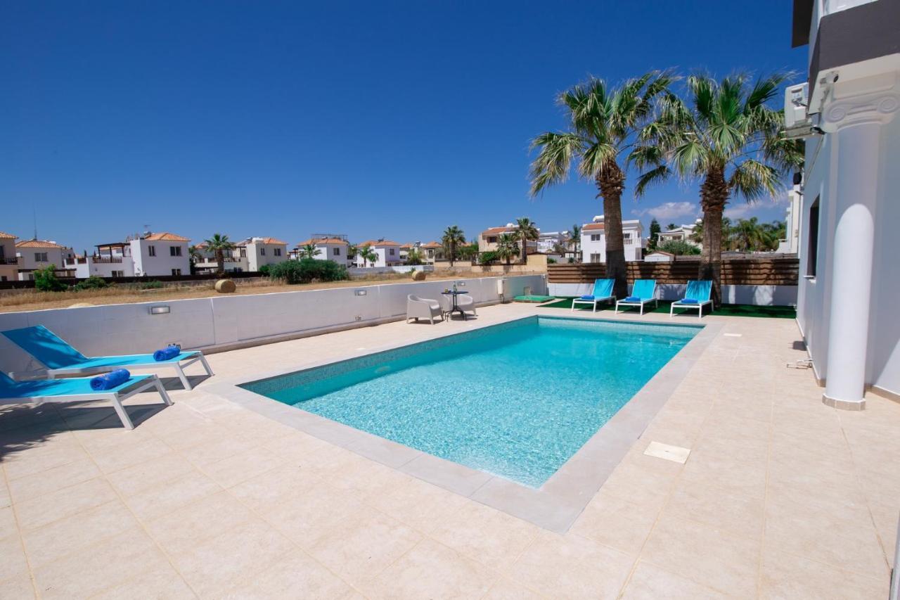 Suncity Boutique Seafront Villa *